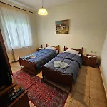 Paikos Townhouse, Hot Springs * Konstantia