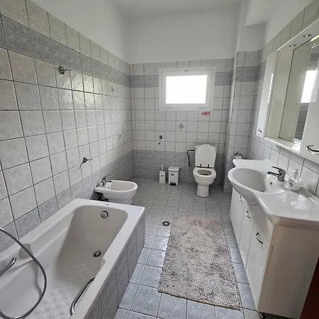 Paikos Townhouse, Hot Springs Σπίτι διακοπών Konstantia