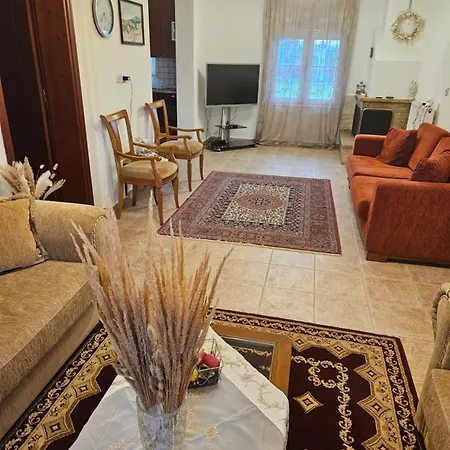 Paikos Townhouse, Hot Springs * Konstantia